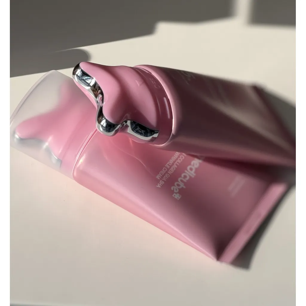 MEDICUBE PDRN Collagen Gua Sha Neck Wrinkle Cream  Антивіковий крем для шиї та декольте з вбудованим масажером гуаша